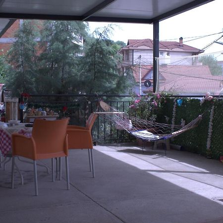 Bed and Breakfast Adem'S Cozy Terrace Retreat Скопье Экстерьер фото