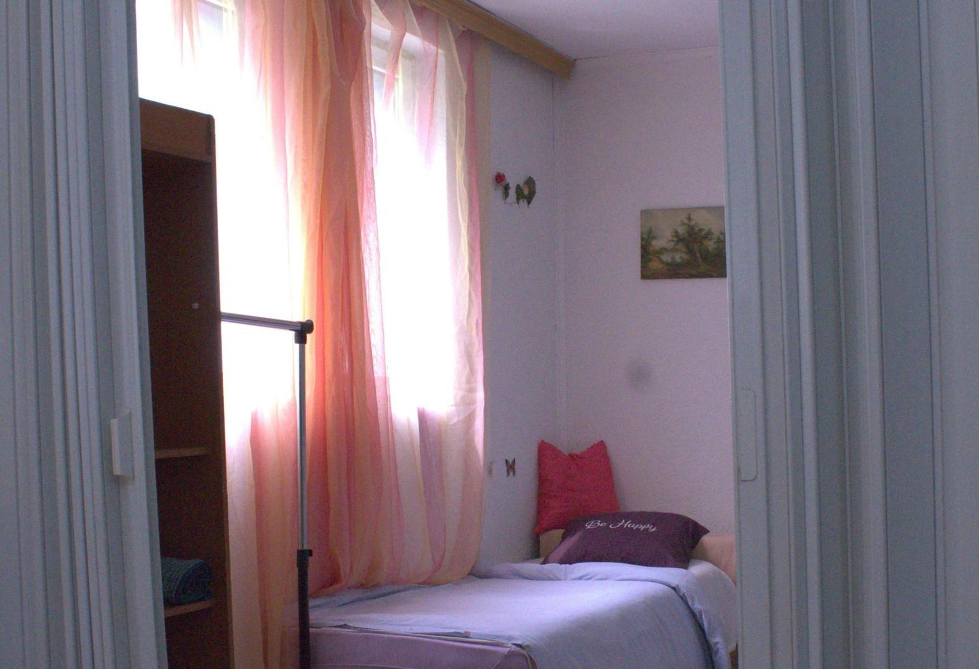 Bed and Breakfast Adem'S Cozy Terrace Retreat Скопье Экстерьер фото